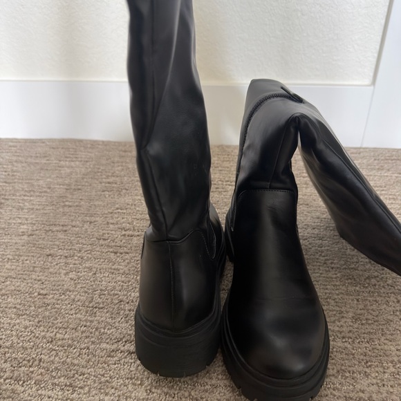 JustFab Felice Lug Sole Knee High Boots — Black (Size 8) - Picture 8 of 12